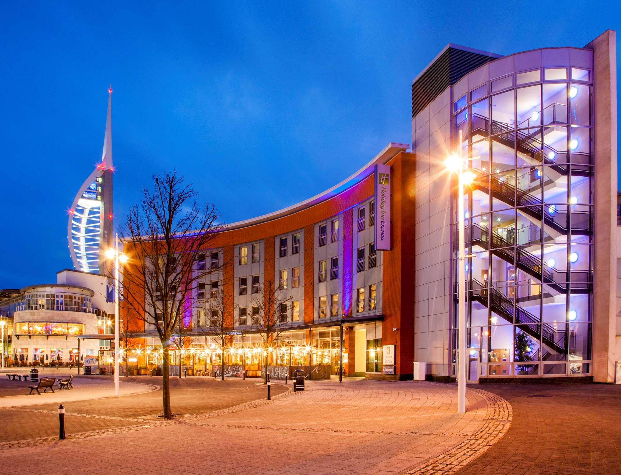 Holiday Inn Express Portsmouth, Gunwharf Quays | Kew Green